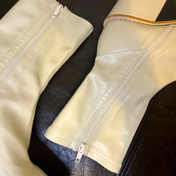 Beige boots - Picture 4 of 4